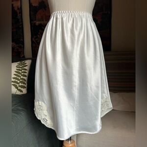Neiman Marcus White A-Line Half Slip Skirt with Lace Hem